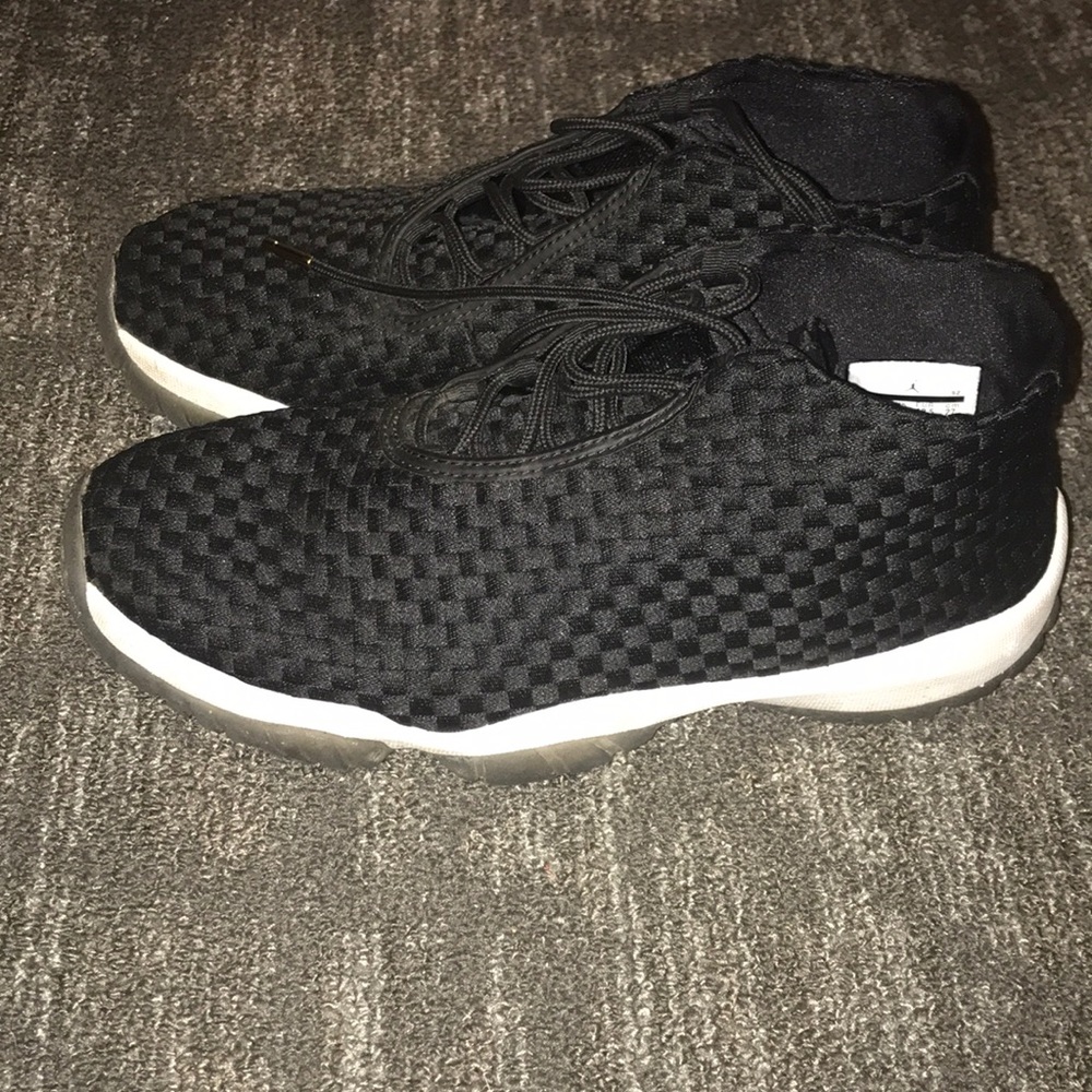 jordan shoes. unisex. 9 in men’s, 10 in women’s